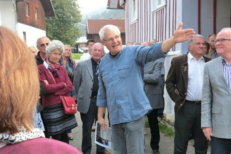 https://www.haustanne.de/wp-content/uploads/2017/03/dorffuehrung_04_gruppe.jpg