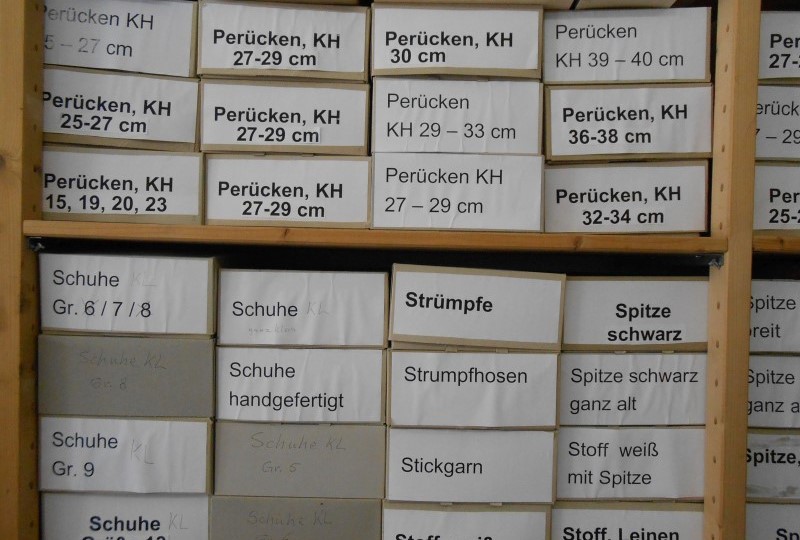 https://www.haustanne.de/wp-content/uploads/2017/03/puppen_slide1_03_lager2.jpg